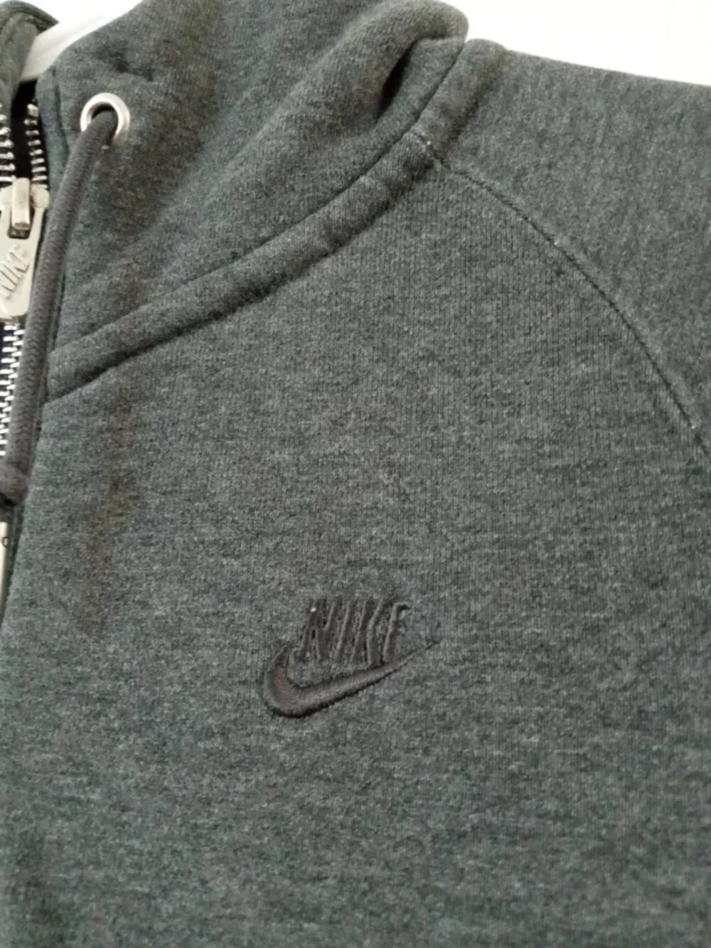 Nike Embroidered Black Swoosh Logo Dark Gray Full Zip Hoodie Sweatshirt Small